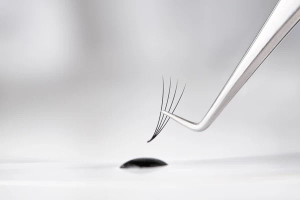 Lash Adhesive LOCKED IN